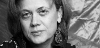 Η Ελένη Πριοβόλου μιλά για το νέο της μυθιστόρημα «Μια στιγμή μέσα στο χρόνο»